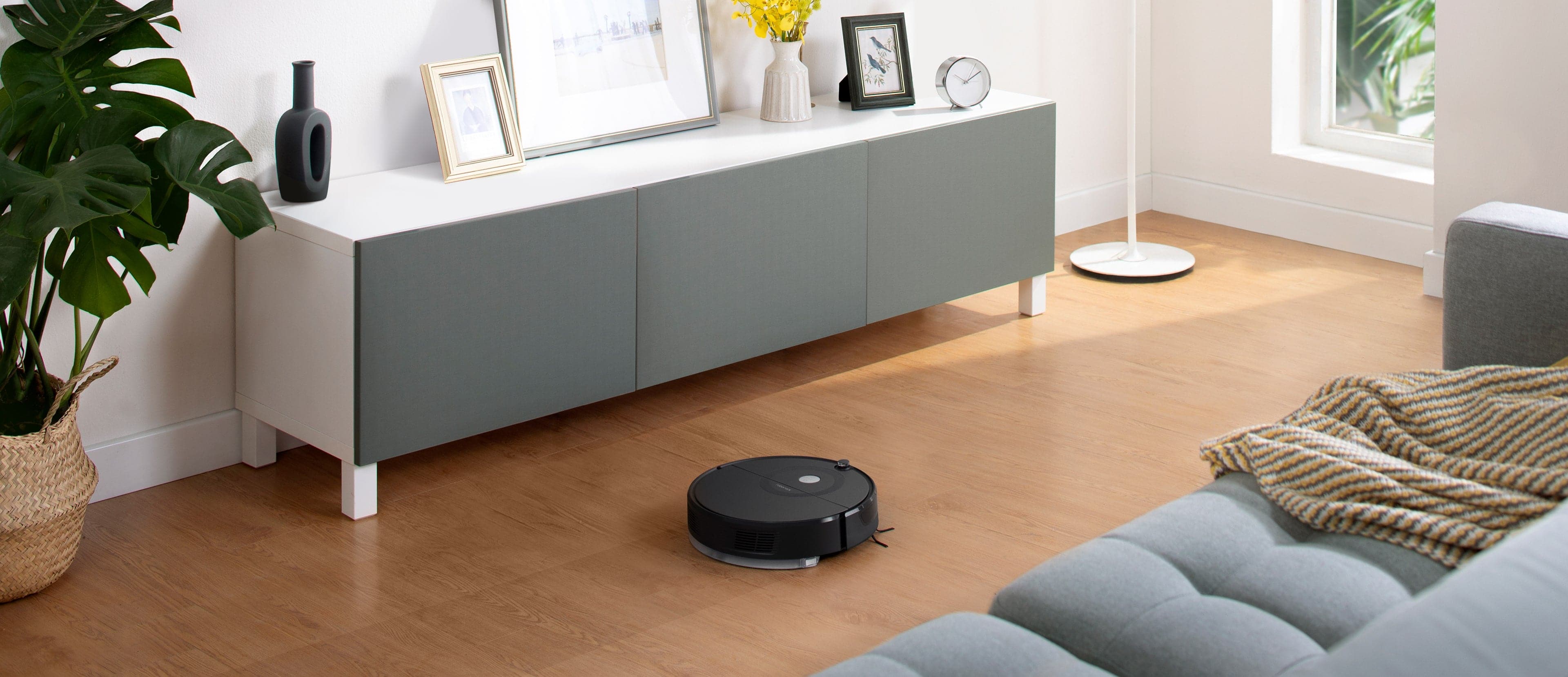 Roborock E5 Robot Vacuum Cleaner - Easy, Effective Home Cleaning